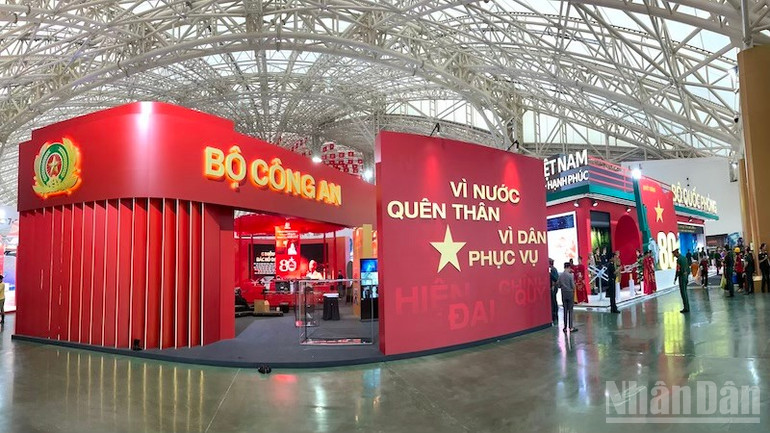 Các không gian trưng bày đã hoàn thiện, sẵn sàng đón khách trong lễ khai mạc. ndo_br_tempimagec7lynk.jpg