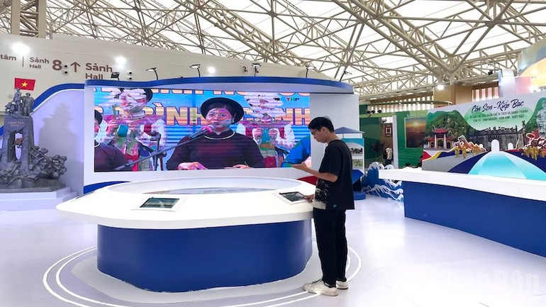 Look up information on the touch screen. ndo_br_tempimagewswlbe.jpg