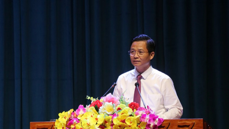 Giám đốc Sở Tư pháp Bắc Ninh Lưu Đình Thực trình bày tờ trình tại kỳ họp. e46e4c7aa45e2f00764f-6736.jpg