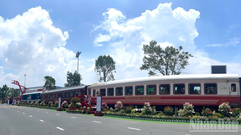 Mô hình tàu hỏa tại không gian triển lãm. ndo_br_tempimageilautd-5391.jpg