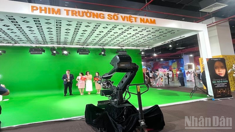 Digitales Filmstudio im Kinoraum der Ausstellung. ndo_br_tempimage3qi3rw.jpg