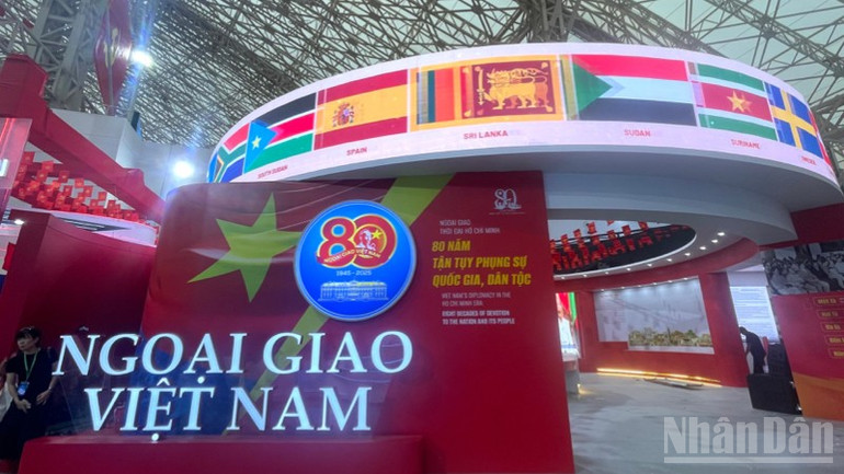 Không gian trưng bày của ngành ngoại giao. ndo_br_tempimagexq4kvs-825.jpg