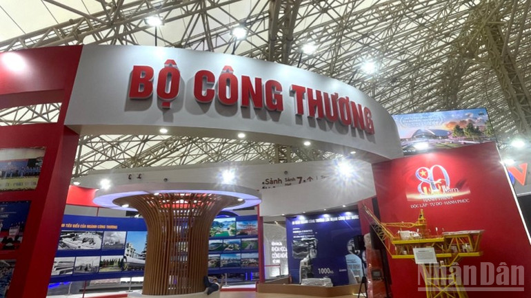 Bộ Công thương tham gia triển lãm. ndo_br_tempimagerlwcen-8492.jpg