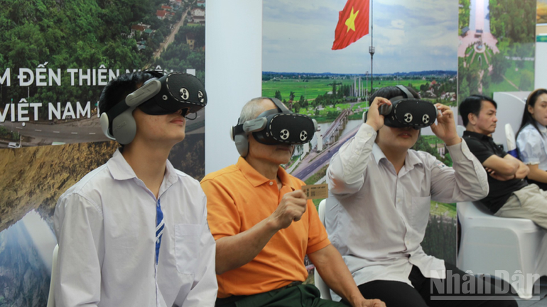 Turisté si užívají virtuální realitu. ndo_br_1-2-6177.png