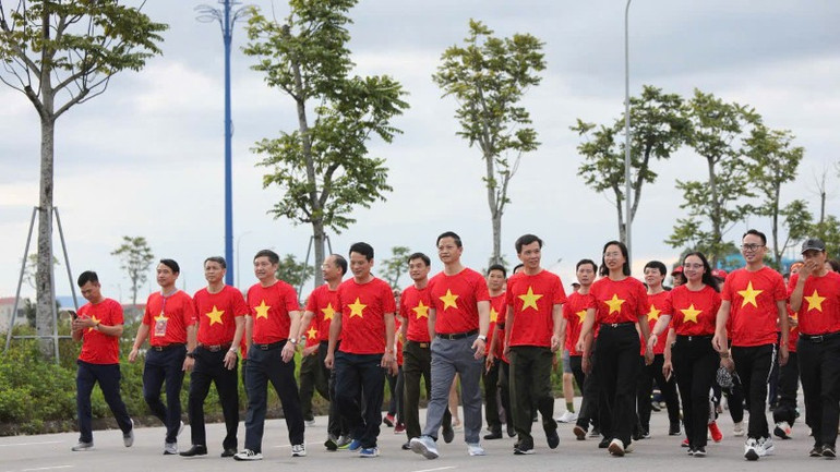 Cùng hoà nhịp với tinh thần “một giờ – một tỷ bước chân – vì một Việt Nam khỏe mạnh, đoàn kết, tiến bộ”. 357633997181323182-6080.jpg