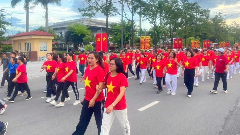 Đông đảo người dân Bắc Ninh hào hứng tham dự Chương trình đi bộ quốc gia. 00b0f7bb2d8da5d3fc9c-5745.jpg