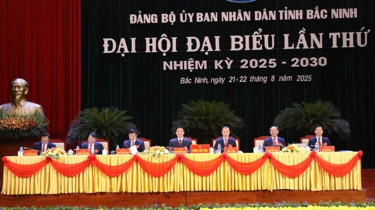 Đoàn Chủ tịch tại đại hội. f5c649eb6868e036b979-8161.jpg
