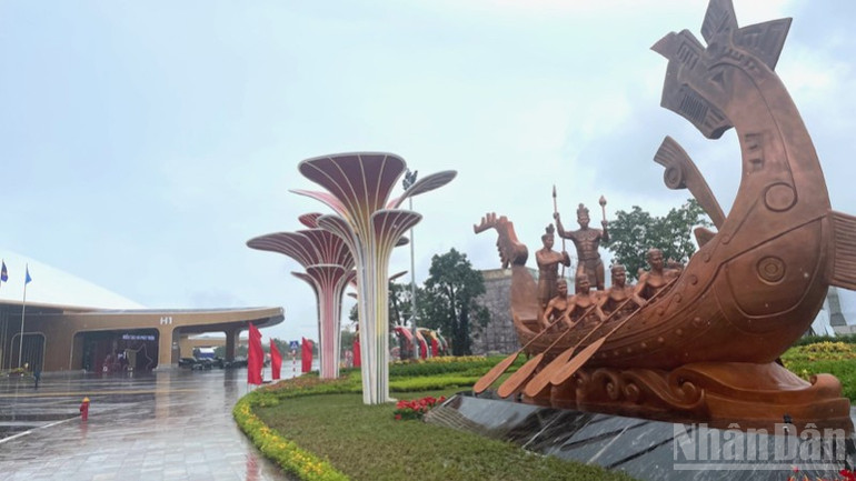 វត្ថុនៅខាងក្នុងមជ្ឈមណ្ឌលពិព័រណ៍ជាតិ។ ndo_br_img-0280-5258.jpg