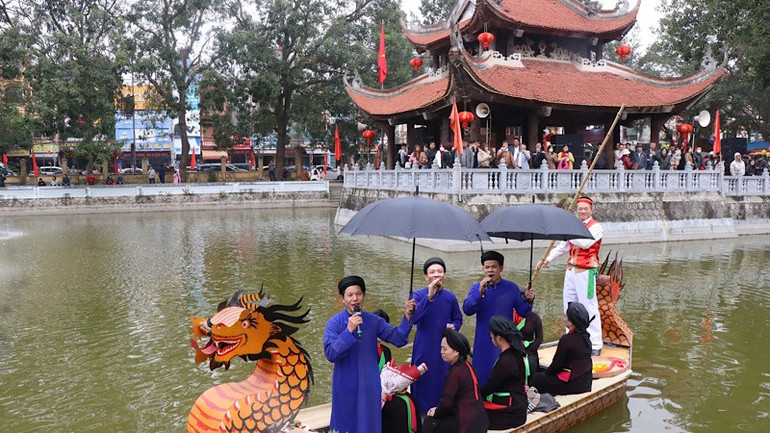Hát quan họ trên thuyền. img-2025-06-12-114646.jpg