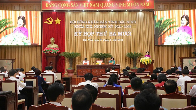 Quang cảnh kỳ họp. img-2025-06-27-175340.jpg