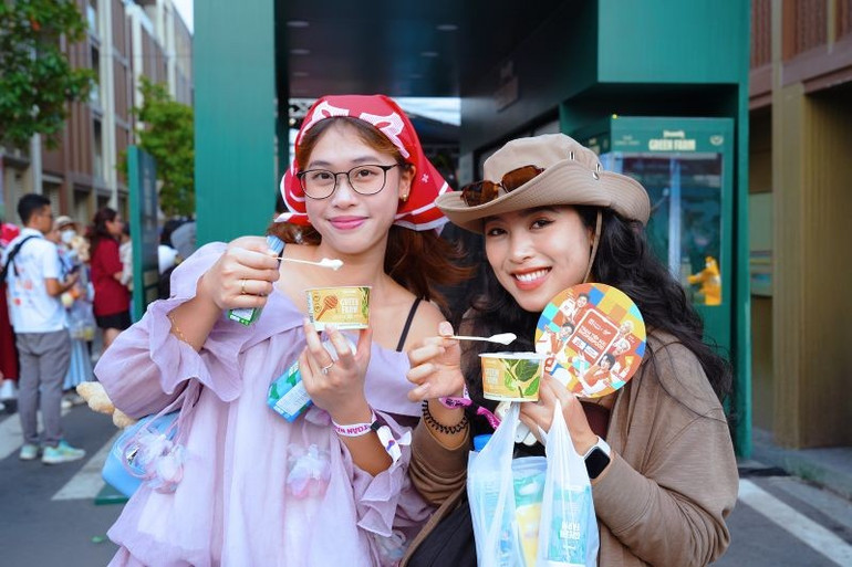 Vinamilk Green Farm Sữa chua Men Hy Lạp từng “gây bão” khi ra mắt tại Việt Nam với “concept” sản phẩm độc đáo, thú vị trong cách thưởng thức. 3-5038.jpg