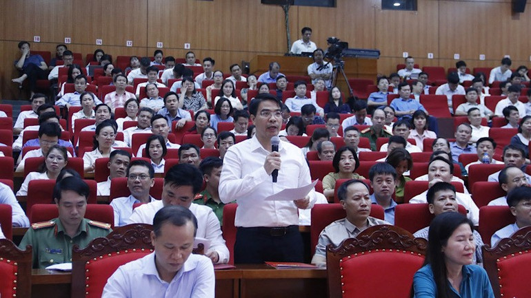 Hội nghị có sự tham dự trực tiếp của hơn 500 cử tri và được kết nối tới các điểm cầu xã, phường. img-2025-07-05-185840.jpg