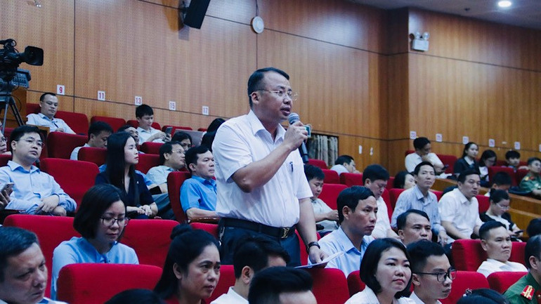 Tại hội nghị, đã có 14 ý kiến của cử tri gửi gắm tâm tư, nguyện vọng tới các đại biểu Quốc hội. img-2025-07-05-185955.jpg