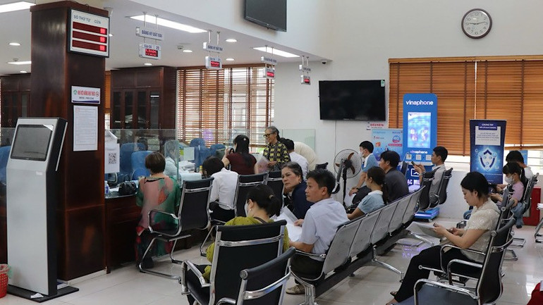 Số lượng người dân đến giao dịch tại Trung tâm phục vụ hành chính công thành phố Bắc Ninh tăng đột biến trong 3 tháng gần đây. img-2025-06-29-100902.jpg