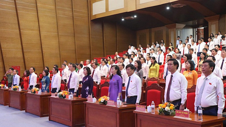 Các đại biểu thực hành nghi lễ chào cờ. img-2025-07-14-143712.jpg
