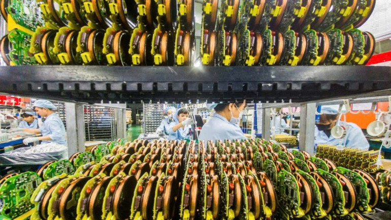 Tác phẩm " Nhịp sống công nghiệp", tác giả Thành Sơn, giải Khuyến khích. 4292186388655398985-8691.jpg