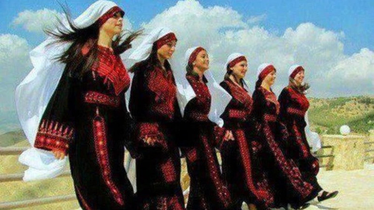 The traditional Dabke dance of Palestine performed by Vietnamese students. (Photo: Ministry of Culture, Sports and Tourism) 81d87643ec9d66c33f8c-7416.jpg