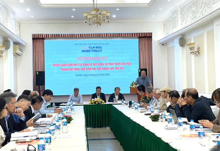 Phó Giáo sư, Tiến sĩ Nguyễn Toàn Thắng trình bày những quan điểm mới trong dự thảo. ndo_br_tempimage7vzgve.jpg