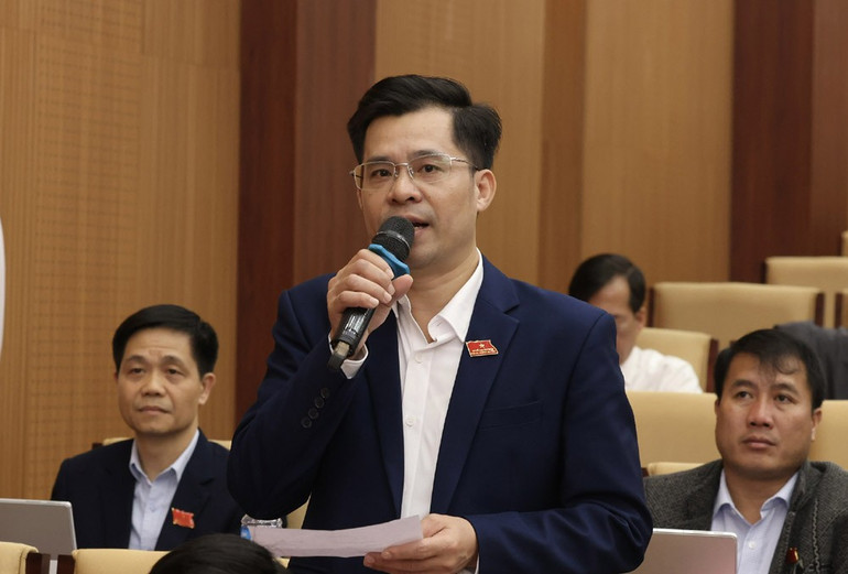 Делегата Хоанг Нгок Тіньха, делегації кластерів Кам Кхе та Єн Лап, було допитано на зустрічі. 13.jpg