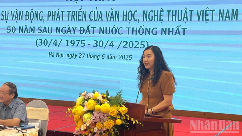 Nghệ sĩ Ưu tú Lộc Huyền, Nhà hát Sân khấu truyền thống Quốc gia Việt Nam góp ý tại Hội thảo. ndo_br_img-9461-8499.jpg
