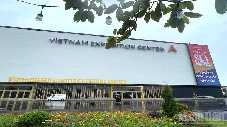 Nhà triển lãm khối A. ndo_br_tempimageuxwfcc.jpg