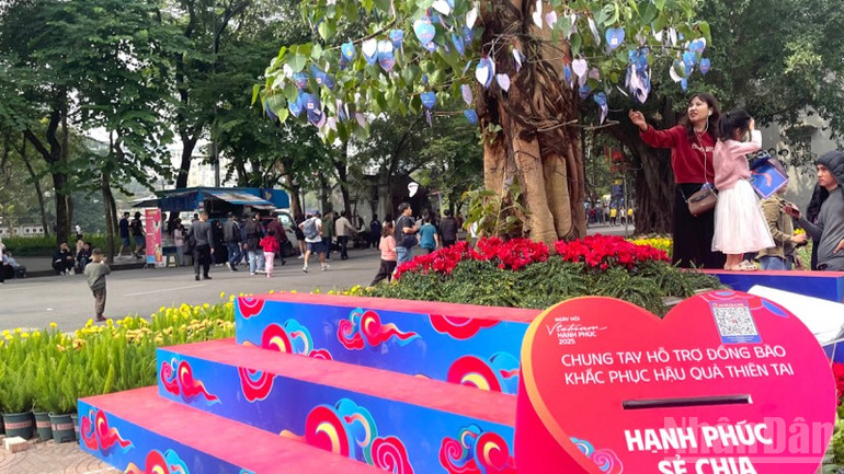 មនុស្សមានអារម្មណ៍រីករាយនៅក្បែរ ndo_br_tempimagetrw7jg-8051.jpg