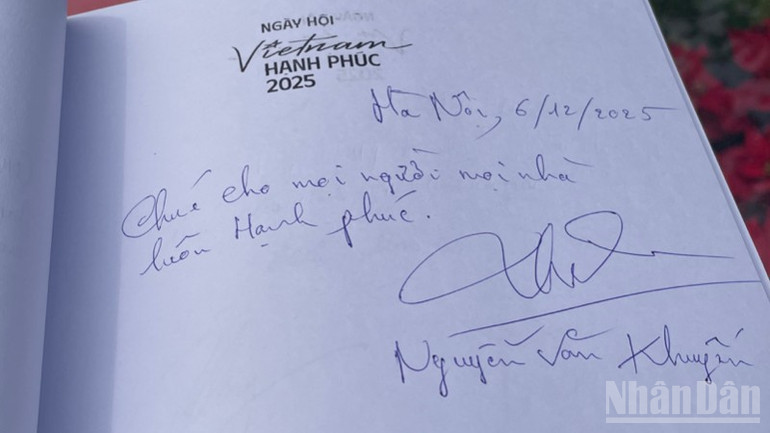 ពេលវេលាដ៏រីករាយត្រូវបានចាប់យកតាមរយៈរាល់ការចាប់ប៊ិច។ ndo_br_tempimagehkq4wg-8220.jpg