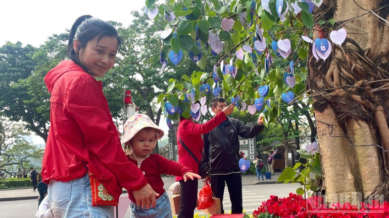 សុភមង្គលម្តាយនិងកូន ndo_br_tempimageftcfh6-2730.jpg