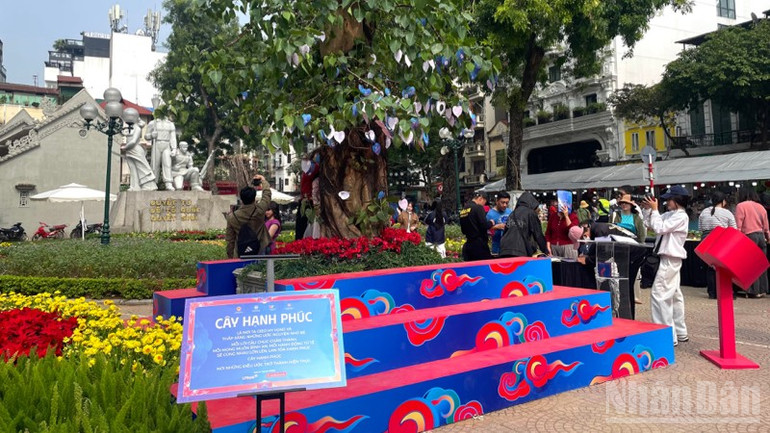 តំបន់ដើមឈើរីករាយ។ ndo_br_tempimage7f7flo-729.jpg