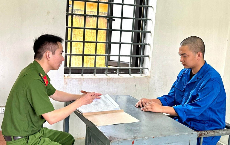 Đối tượng Nguyễn Quang Mạnh tại cơ quan điều tra. 29.jpg