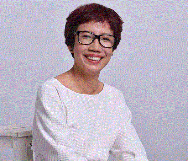 Nhà báo Trần Mai Anh, con gái cố nhà báo Trần Mai Hạnh - tác giả cuốn “Biên bản chiến tranh 1-2-3-4.75”. hanoimoicom-vn-uploads-thuhang-2019-4-1-5.gif