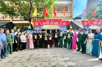 Thanh niên tại phường Tân Hòa, Thành phố Hồ Chí Minh hăng hái, sẵn sàng lên đường nhập ngũ.