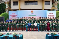 Tuyên dương 95 cán bộ Đoàn, đoàn viên tiêu biểu. (Ảnh: NGUYÊN PHÚ)