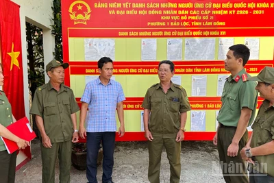 Lực lượng Công an kiểm tra công tác bảo đảm an ninh trật tự tại các điểm bầu cử trên địa bàn tỉnh Lâm Đồng.