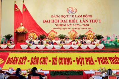 Đoàn Chủ tịch điều hành Đại hội đại biểu Đảng bộ tỉnh Lâm Đồng lần thứ I, nhiệm kỳ 2025-2030.