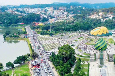 Khu vực Quảng trường Lâm Viên, phường Xuân Hương-Đà Lạt, tỉnh Lâm Đồng mùa du lịch.