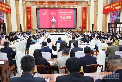 Quang cảnh kỳ họp.