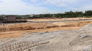 Theo tính toán, thời gian tới nhu cầu tái định cư Khu kinh tế Dung Quất rất lớn, khoảng 439ha, với 11.510 lô tổng kinh phí đầu tư hơn 5.685 tỷ đồng. 