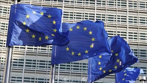 Cờ Liên minh châu Âu tại Brussels, Bỉ. (Ảnh: THX/TTXVN)