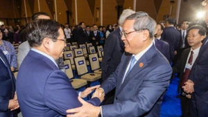 Thủ tướng Phạm Minh Chính và Thủ tướng Trung Quốc Lý Cường tại phiên khai mạc. (Ảnh: NHẬT BẮC/VGP)