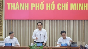 Đồng chí Nguyễn Văn Được, Ủy viên Trung ương Đảng, Phó Bí thư Thành ủy, Chủ tịch Ủy ban nhân dân thành phố phát biểu tại cuộc họp.
