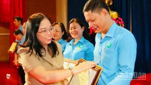 Tuyên dương các gương điển hình tiêu biểu trong phong trào thi đua “Lao động giỏi, lao động sáng tạo” cấp Thành phố năm 2025.