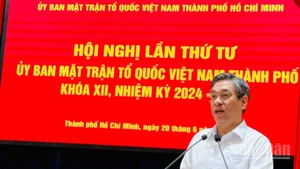 Đồng chí Nguyễn Phước Lộc, Phó Bí thư Thành ủy, Chủ tịch Ủy ban Mặt trận Tổ quốc Việt Nam Thành phố Hồ Chí Minh phát biểu tại Hội nghị.