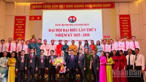 Ra mắt Ban Chấp hành Đảng bộ phường Tân Sơn Nhất. 