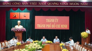 Đồng chí Nguyễn Văn Nên, Ủy viên Bộ Chính trị, Bí thư Thành ủy Thành phố Hồ Chí Minh chủ trì tại điểm cầu Văn phòng Thành ủy Thành phố Hồ Chí Minh.