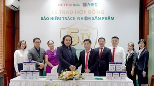 Bảo hiểm Agribank và Công ty Cổ phần Detech Bio (Công ty thành viên của tập đoàn Detech) vừa chính thức ký thỏa thuận hợp tác chiến lược toàn diện và trao bảo hiểm trách nhiệm sản phẩm.