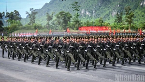 Lực lượng Công an trong buổi tổng hợp luyện diễu binh, diễu hành lần hai sự kiện A80.