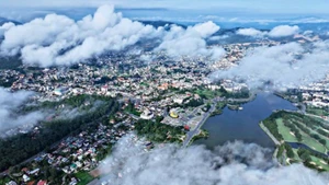 Khu vực trung tâm Lâm Đồng bồng bềnh mây trắng.