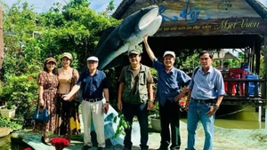 Một số nhà văn, nhà thơ tham gia Trại sáng tác về đề tài "Lực lượng vũ trang và chiến tranh cách mạng" năm 2025.