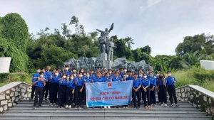 Tuổi trẻ Kiên Giang tổ chức hành trình thăm "địa chỉ đỏ" Di tích lịch sử-thắng cảnh quốc gia Ba Hòn.